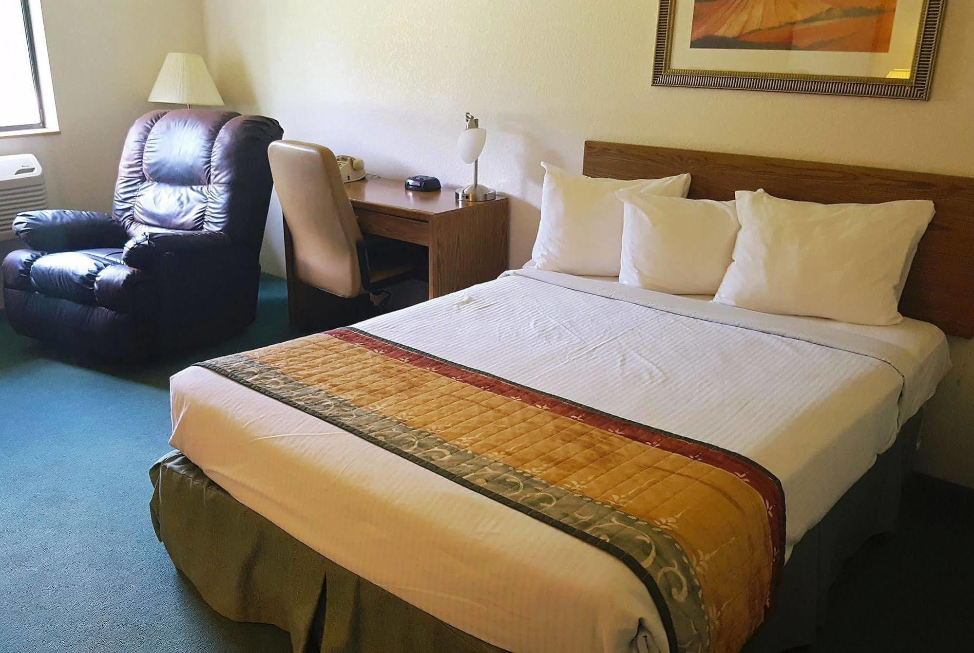 Americas Best Value Inn & Suites Cassville Roaring River Экстерьер фото