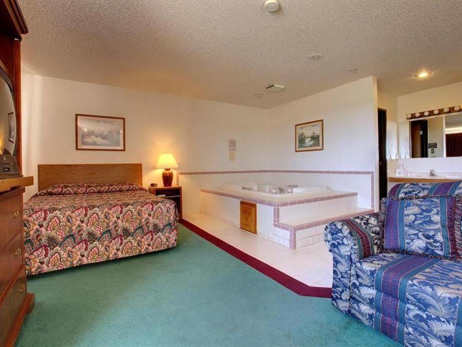 Americas Best Value Inn & Suites Cassville Roaring River Экстерьер фото